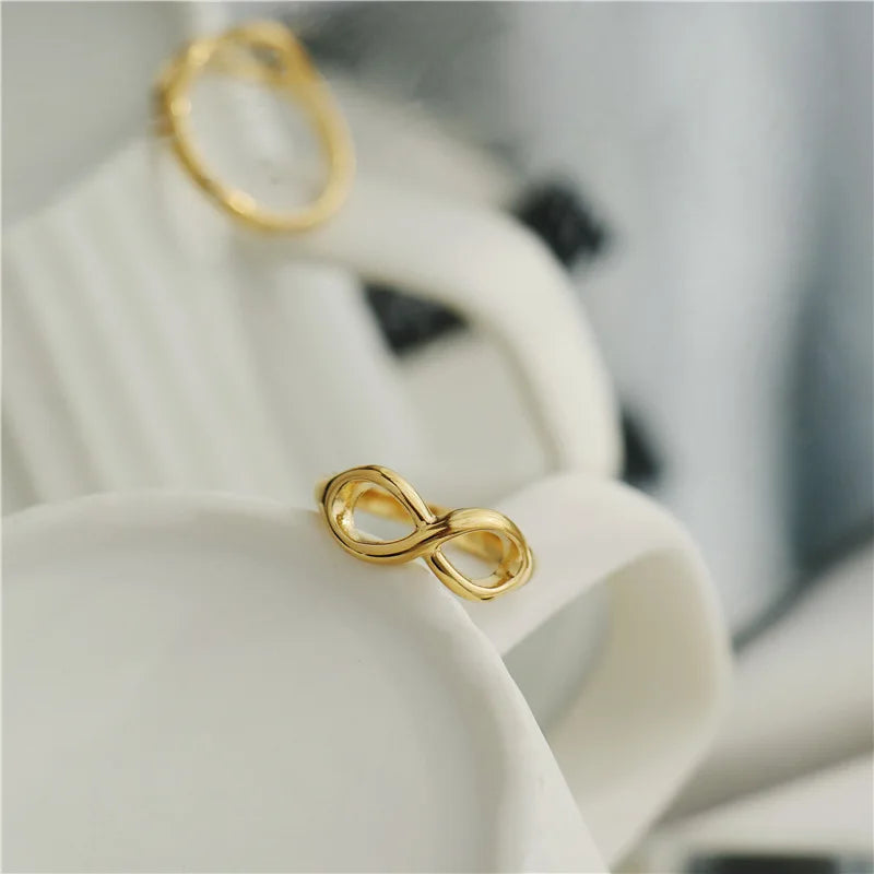 Korean Hollow Infinity Symbol Rings for Women Simple Fashion Stainless Steel 18K Gold Plated Finger Jewelry for Party Gifts